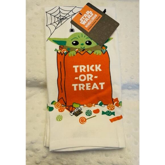 Star Wars Baby Yoda Trick or Treat Halloween Candy Bag (2) Pk Kitchen Towels - Picture 1 of 2